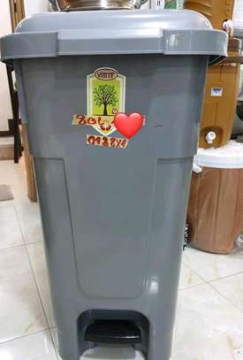 Poubelle à pédale 80 litres avec roue image 1