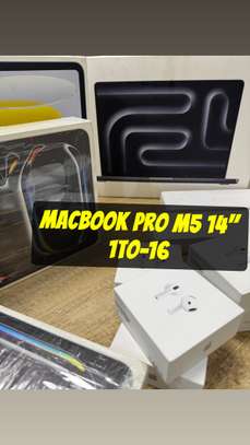 Macbook Pro M5 1To Ram16 - Ipad Pro M5 - Ipad 11e Cellulaire image 1