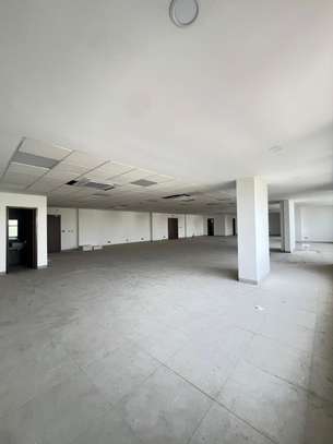 Plateaux de bureau à louer à partir de 465 m² image 6