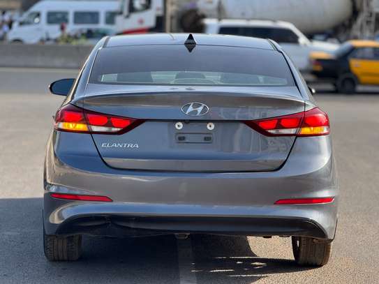 Hyundai Elantra 2017 automatique essence image 2