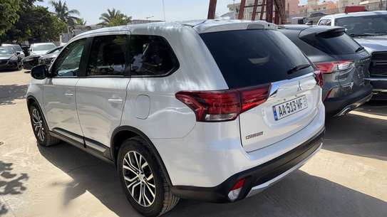 Mitsubishi Outlander sport image 3