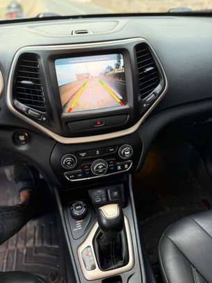 Jeep Cherokee full options image 4