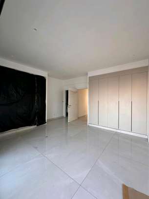 Appartement F4 haut standing tout neuf à louer au Point E image 5