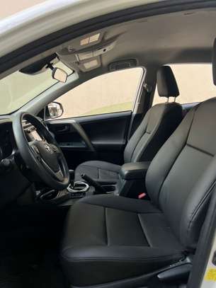 Toyota Rav4 image 9