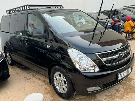 Location Minibus Hyundai Climatisé 12 Places avec Chauffeur image 2