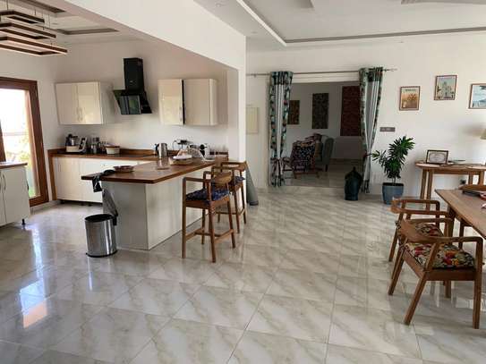 Appartement 4 chambres salon aux Almadie image 2