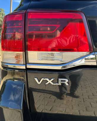 TOYOTA LAND CRUISER VX-R V8 image 5
