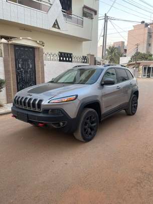 Jeep Cherokee trailhawk image 2