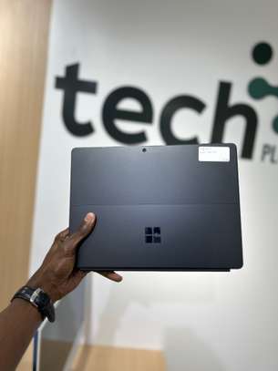 Surface Pro 9 - I7 12e Génération | 16GB RAM | 256 image 2
