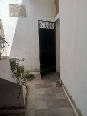 Villa F3 à louer à keur Massar image 2