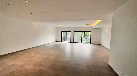 Appartements F4 (212m2) neufs au Point E image 6