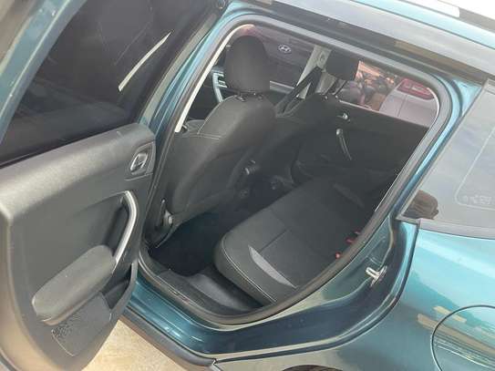 Peugeot 2008 année 2017 image 4