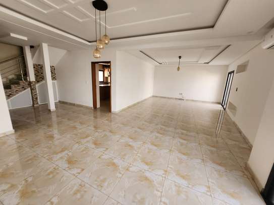 Duplex 3 chambres salon à louer Mermoz image 12