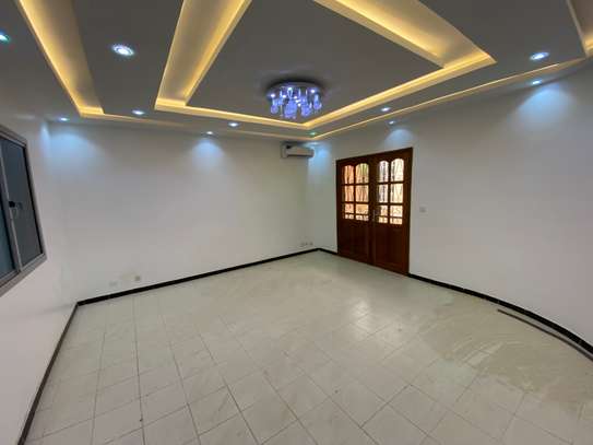 Villa au almadies usage Bureau image 8