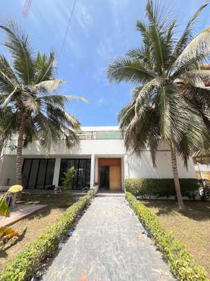 Villa à louer aux Almadies sur la route du meridien image 3