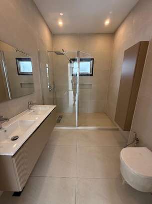 Point E  Apartement moderne a louer 3 chambres image 6