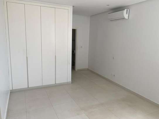 Appartement F4 à louer au Point E image 9