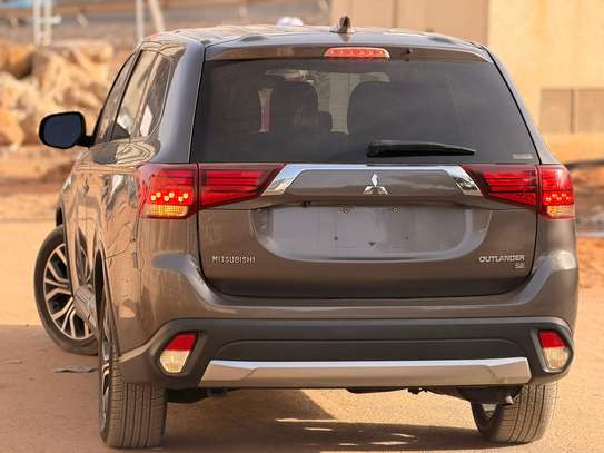 Mitsubishi OUTLANDER 7place Année 2018 image 5