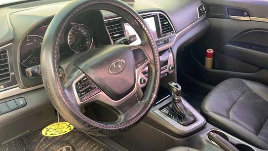 Hyundai AVANTE image 3