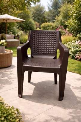 Chaise en plastique solide image 1