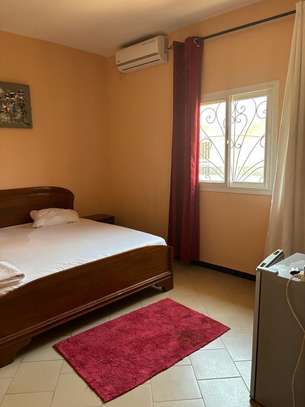 Saly chambre meuble avec salle de bain accès piscine image 4