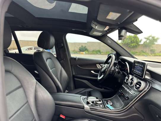 Mercedes-Benz GLC 300 AMG Pack image 11