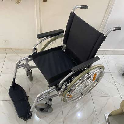 Chaise roulante image 1