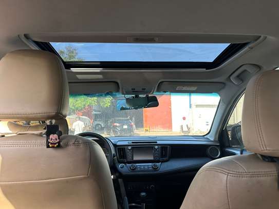 Toyota RAV4 image 5
