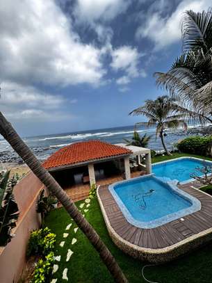 VILLA DE PRESTIGE PIEDS DANS L'EAU-– 900 m² 🌴 image 1