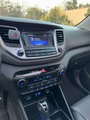 Hyundai Tucson 2.0 image 3