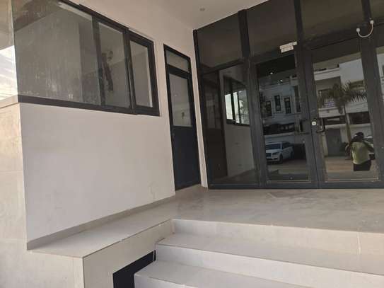 Appartement haut de gamme F4 meublé à louer aux Almadies image 2