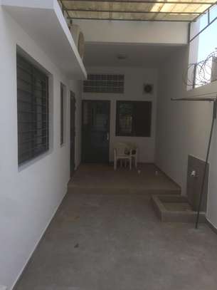 Maison R+1  à louer aux Mamelles image 11