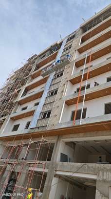 ascensseur de chantier..Panier suspendu de construction image 2