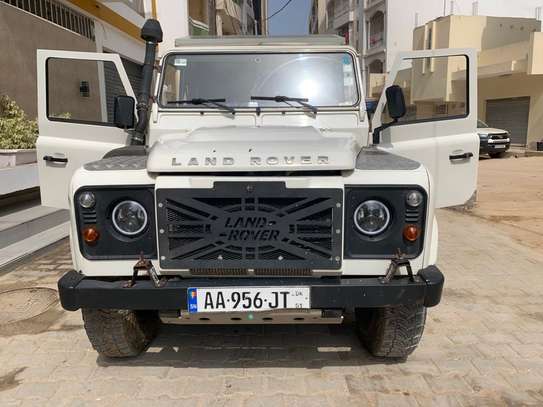 Land Rover Defender 110 image 1