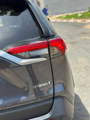 TOYOTA RAV4 HYBRID image 12
