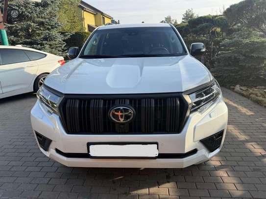 Toyota Prado 2023 image 2