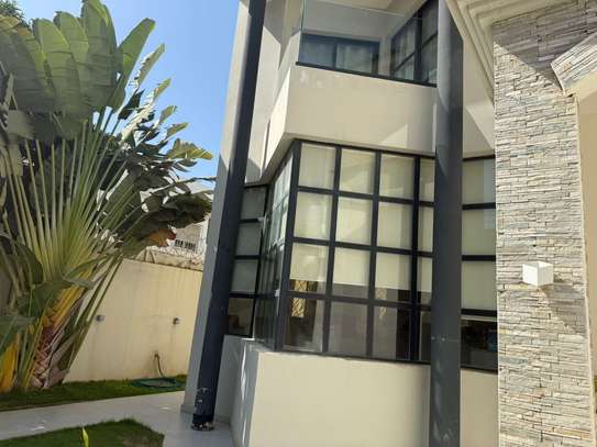 Magnifique Villa R+2 à louer aux Almadies image 2