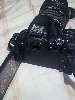 Canon 200D avec Zoom polyvalent 18-250 mm image 1