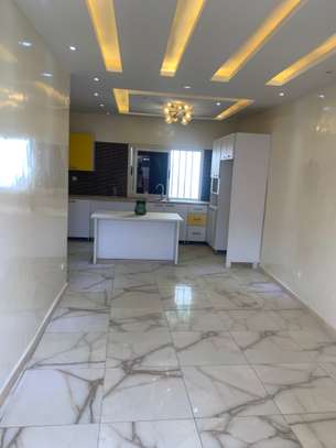 Location Duplex 4 chambres salon Batrain image 2