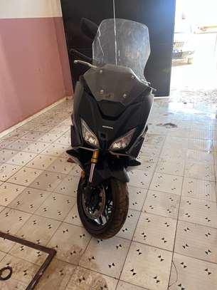 Honda Forza 750 année 2022 image 1