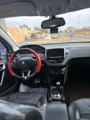PEUGEOT 2008 image 13