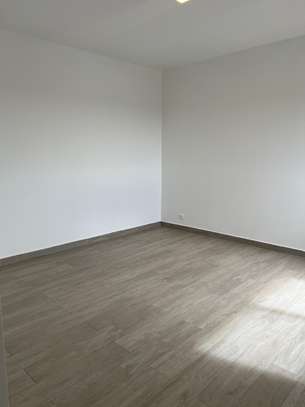 Appartement à louer au point e image 2
