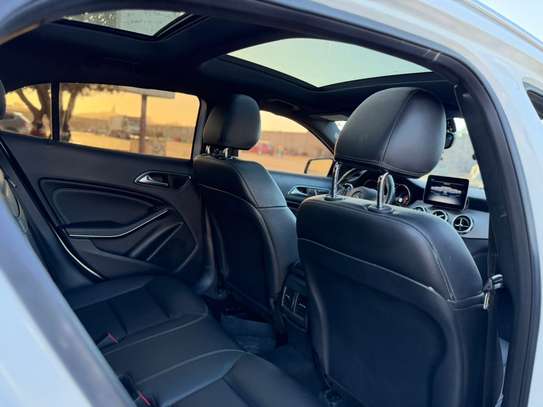 MERCEDES GLA250 2018 image 8