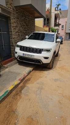 Jeep grand cherokee model 2018 image 8