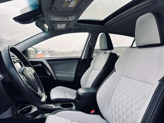 Toyota rav4 xle 2018 image 8