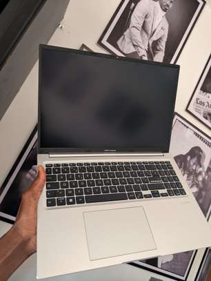 Asus i5 11th gen 3ghz SSD 512gb /16gb ram ordinateur image 3