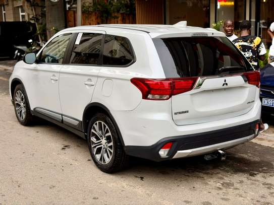 MITSUBISHI OUTLANDER 2017 image 13