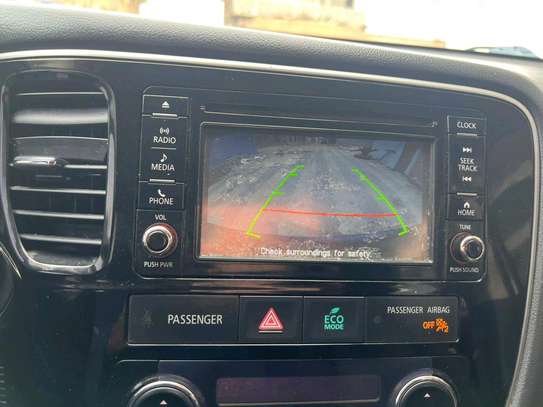 Mitsubishi Outlander SEL image 3