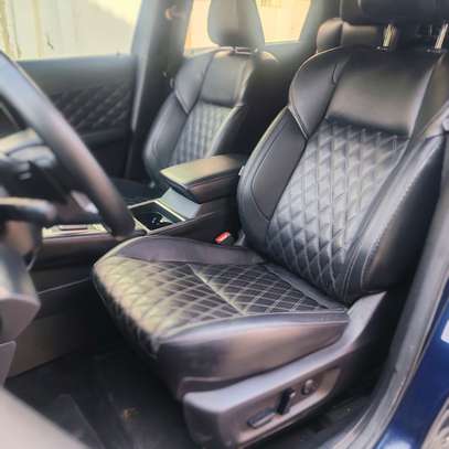 Mitsubishi Outlander SUV noir spacieux et sûr image 7