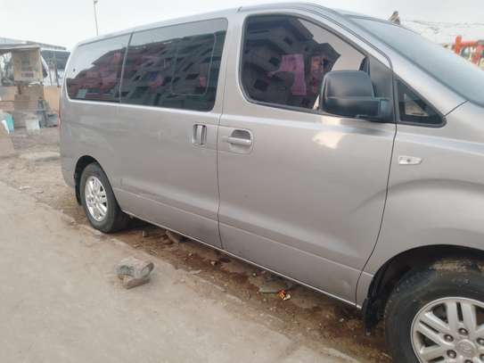 Hyundai  Starex 2016 image 3